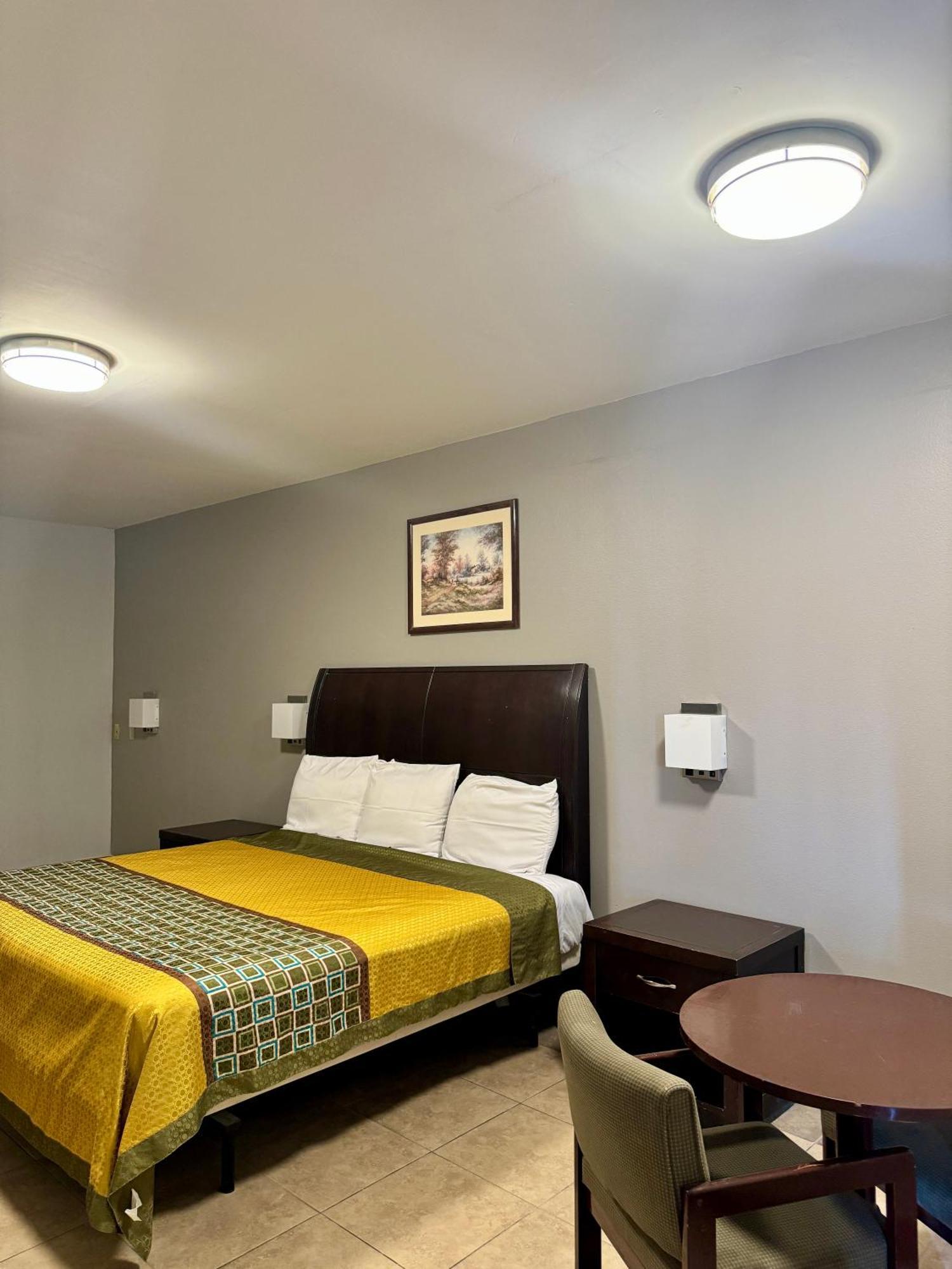 Texas Inn And Suites City Center At University Dr. Эдинбург Экстерьер фото