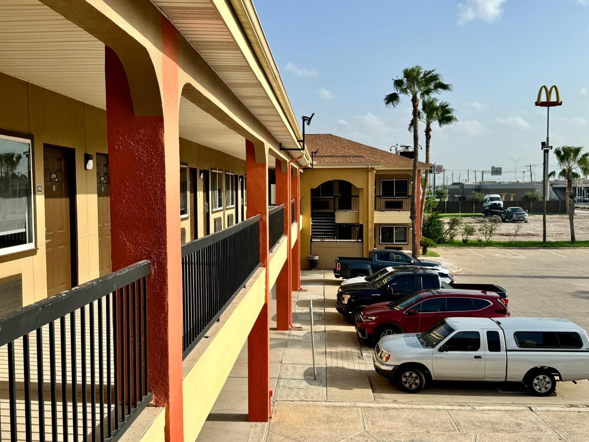 Texas Inn And Suites City Center At University Dr. Эдинбург Экстерьер фото